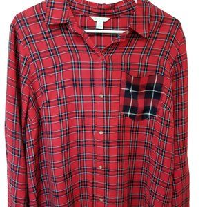 Women's plaid button up shirt. Like new. Size medium.